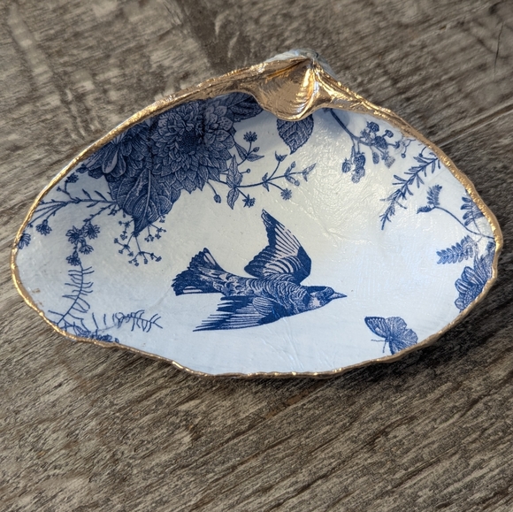 Other - NWT One -Of -A-Kind Sea Shell Trinket Dish Blue Bird